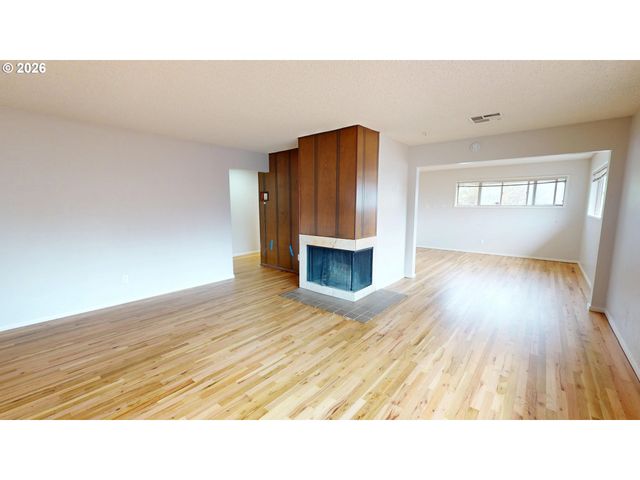 5707 Se DIVISION St Se, Portland, OR 97206