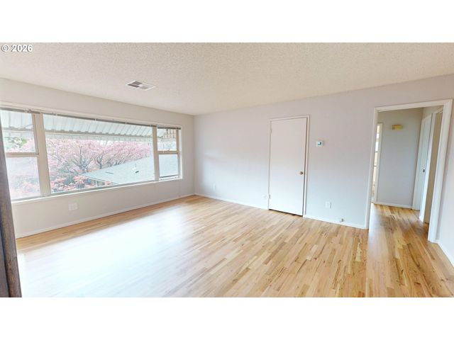 5707 Se DIVISION St Se, Portland, OR 97206