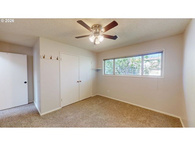5707 Se DIVISION St Se, Portland, OR 97206