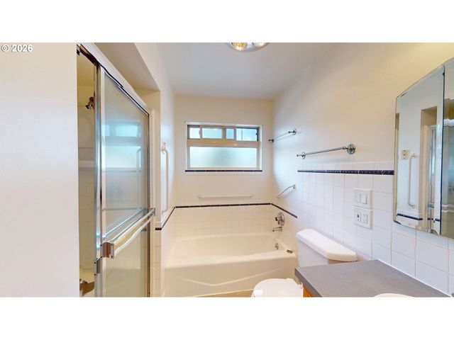 5707 Se DIVISION St Se, Portland, OR 97206