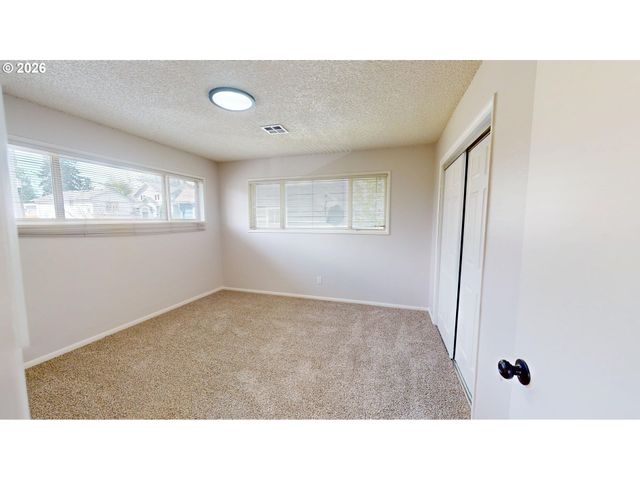 5707 Se DIVISION St Se, Portland, OR 97206
