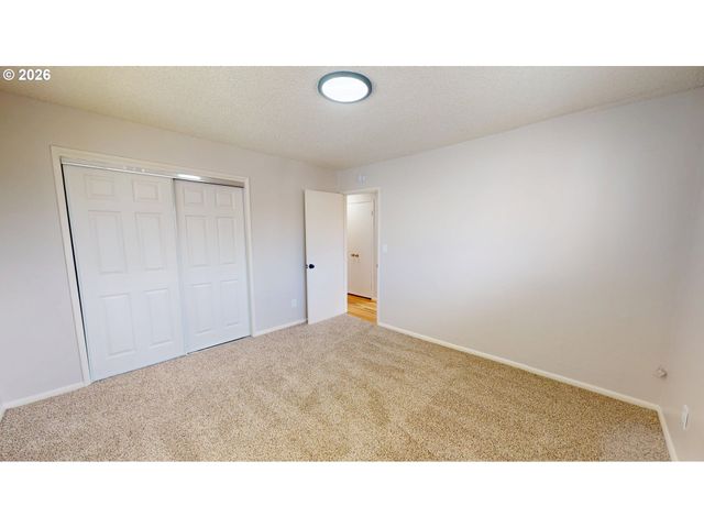 5707 Se DIVISION St Se, Portland, OR 97206