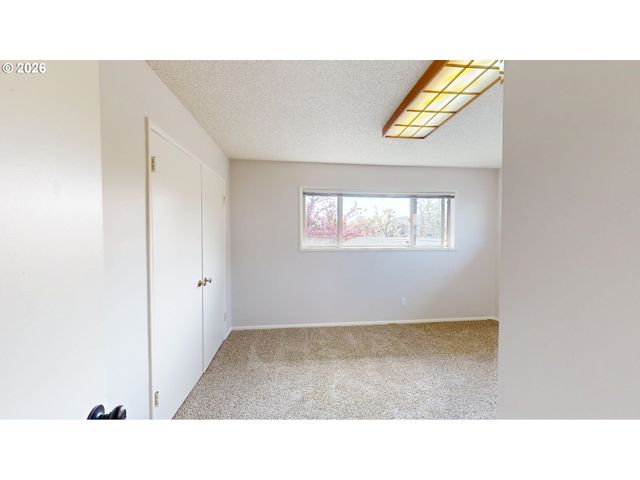5707 Se DIVISION St Se, Portland, OR 97206