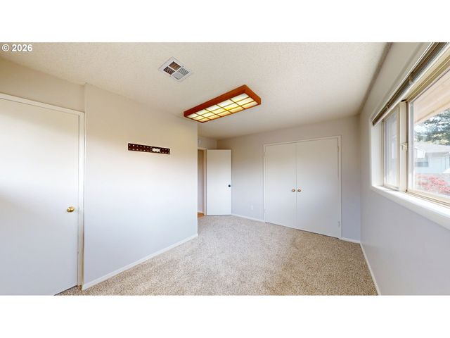 5707 Se DIVISION St Se, Portland, OR 97206