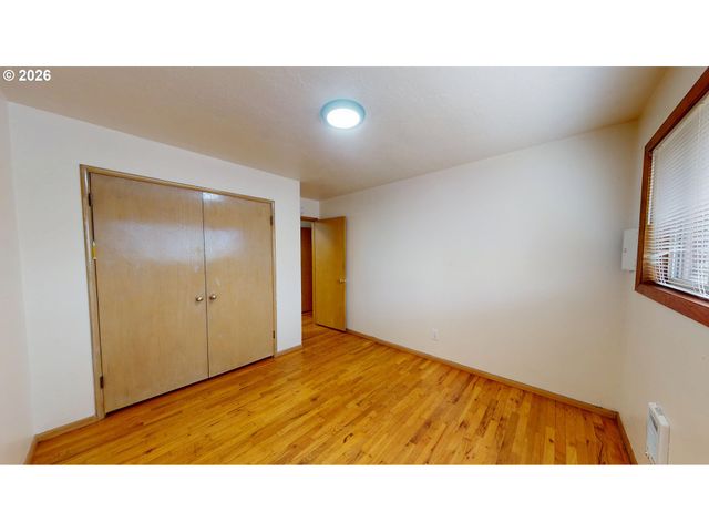 5707 Se DIVISION St Se, Portland, OR 97206