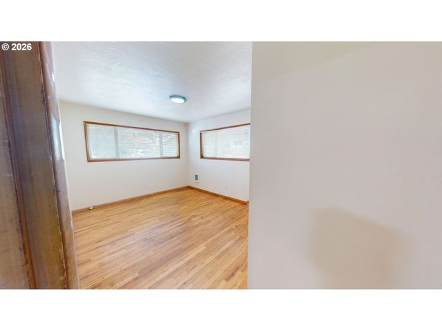 5707 Se DIVISION St Se, Portland, OR 97206