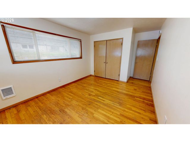 5707 Se DIVISION St Se, Portland, OR 97206