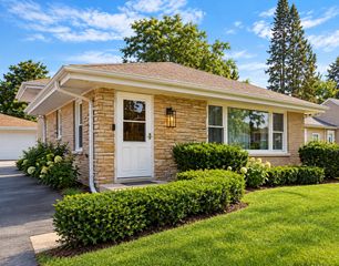 777 N VAN AUKEN Street, Elmhurst, IL 60126