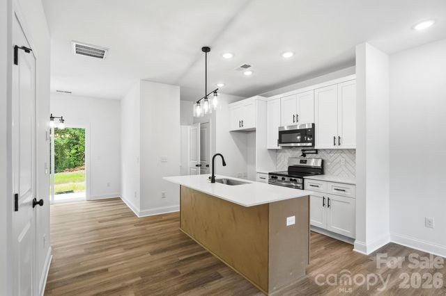 114 7th Avenue SE, Hickory, NC 28602