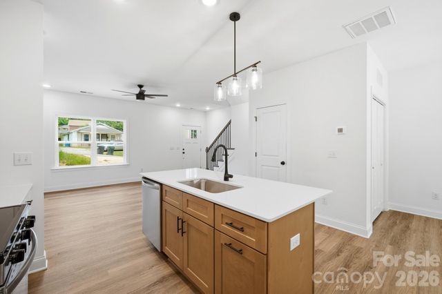 114 7th Avenue SE, Hickory, NC 28602