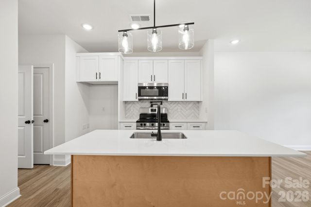 114 7th Avenue SE, Hickory, NC 28602