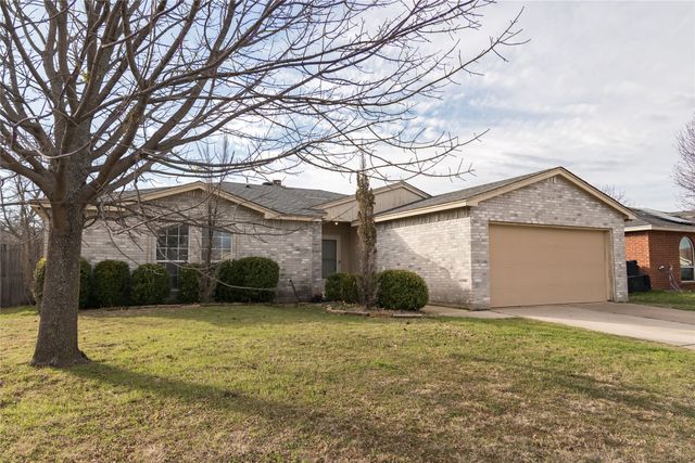 841 Mccully Street, White Settlement, TX 76108
