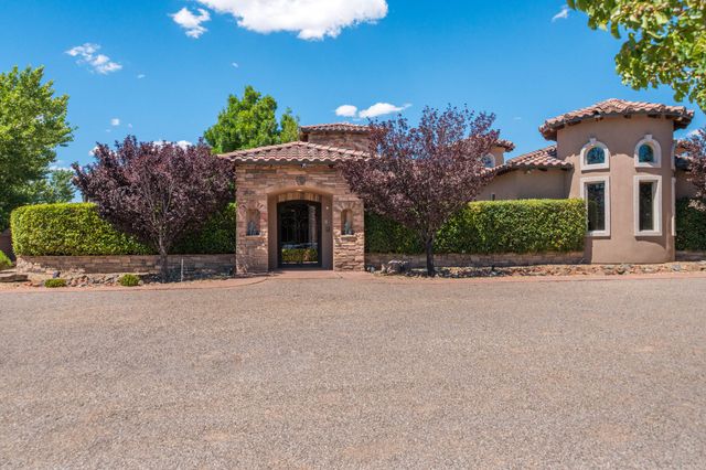 8801 Glendale Avenue NE, Albuquerque, NM 87122