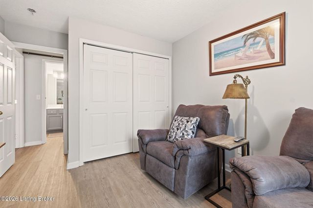 210 Charlton Wynde Dr 5, Louisville, KY 40245