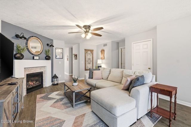 210 Charlton Wynde Dr 5, Louisville, KY 40245