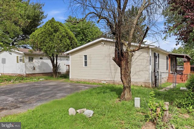 12021 HEATHER DR, Hagerstown, MD 21740