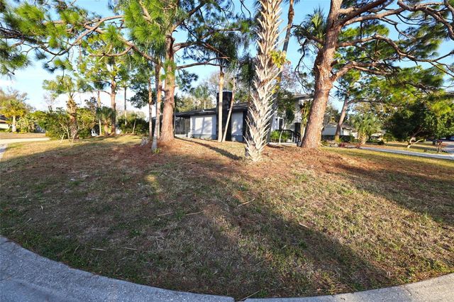5667 CREEKWOOD DRIVE, Sarasota, FL 34233