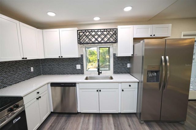 5667 CREEKWOOD DRIVE, Sarasota, FL 34233