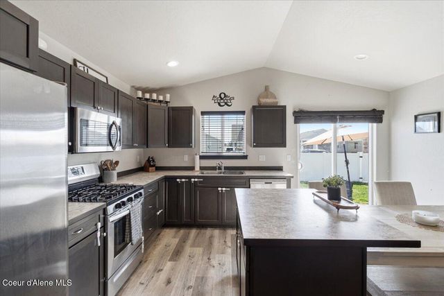 8830 N Mountainshire RD, Post Falls, ID 83854
