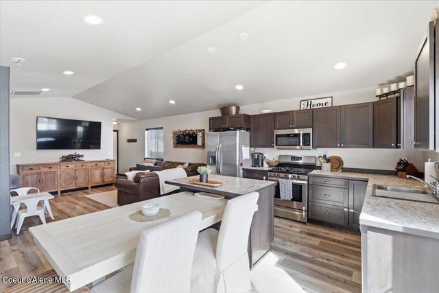 8830 N Mountainshire RD, Post Falls, ID 83854