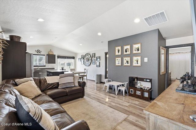 8830 N Mountainshire RD, Post Falls, ID 83854
