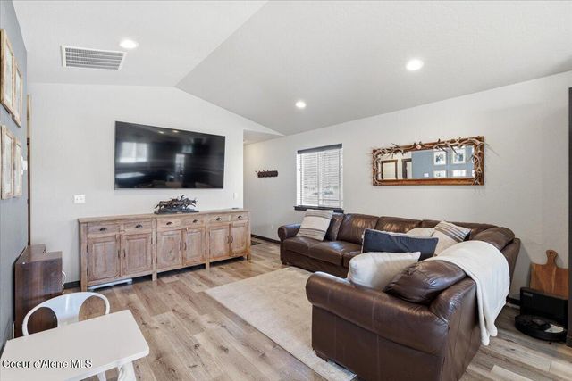 8830 N Mountainshire RD, Post Falls, ID 83854