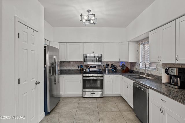 147 E Calle Puente Azul, Sahuarita, AZ 85629