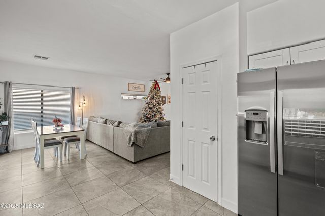 147 E Calle Puente Azul, Sahuarita, AZ 85629