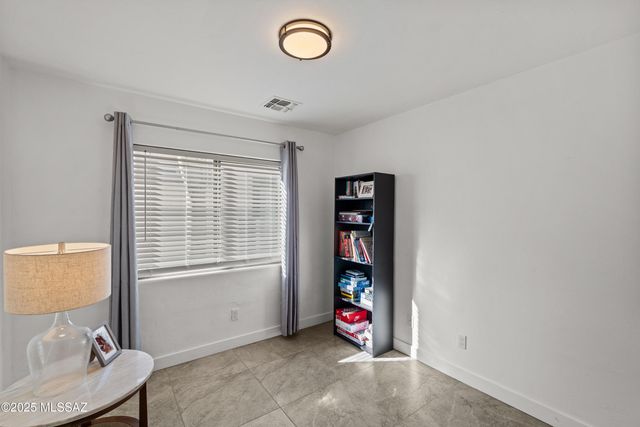 147 E Calle Puente Azul, Sahuarita, AZ 85629