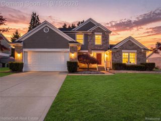 22704 FOXMOOR Drive, Novi, MI 48374