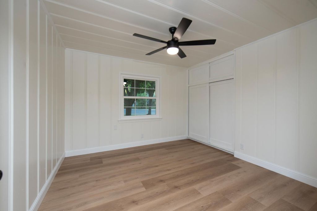 Image 19 of property listing at 705 E Alamos, Fresno, CA 93704