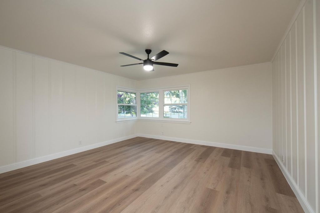 Image 21 of property listing at 705 E Alamos, Fresno, CA 93704