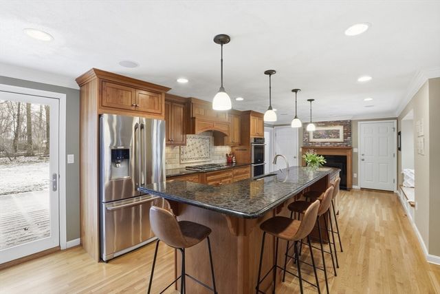 16 Heywood Road, Westford, MA 01886