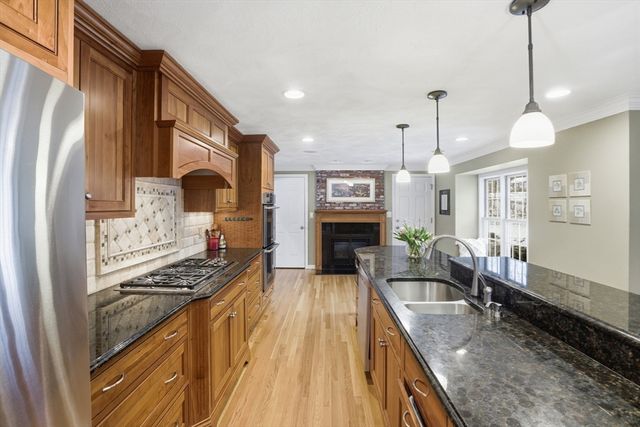 16 Heywood Road, Westford, MA 01886