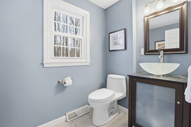 16 Heywood Road, Westford, MA 01886