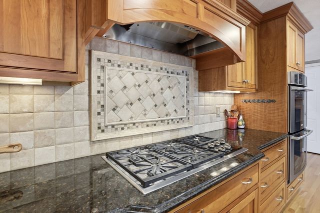 16 Heywood Road, Westford, MA 01886