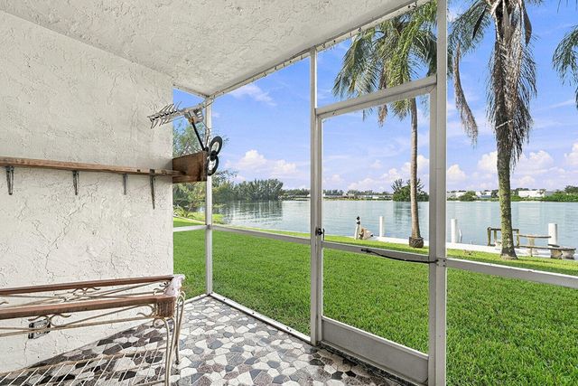 4311 CRYSTAL LAKE Drive 110, Deerfield Beach, FL 33064