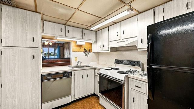 4311 CRYSTAL LAKE Drive 110, Deerfield Beach, FL 33064