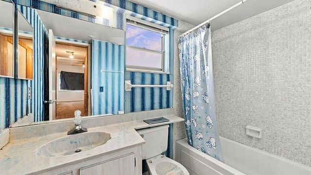 4311 CRYSTAL LAKE Drive 110, Deerfield Beach, FL 33064