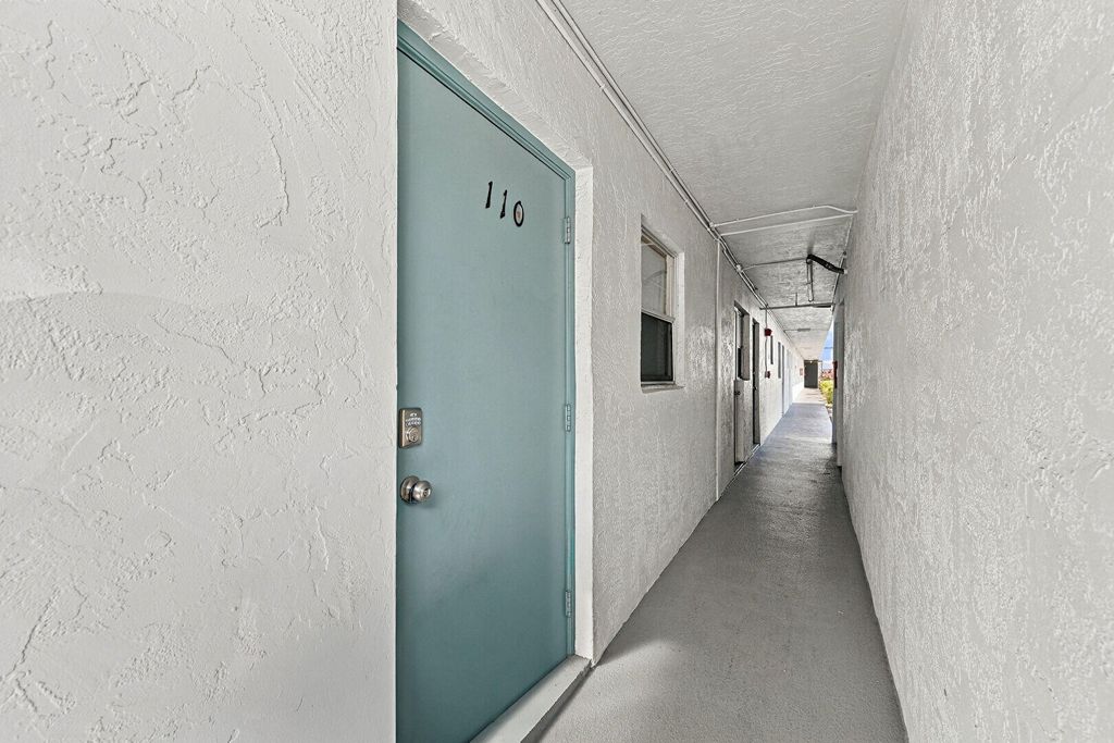 4311 CRYSTAL LAKE Drive 110, Deerfield Beach, FL 33064