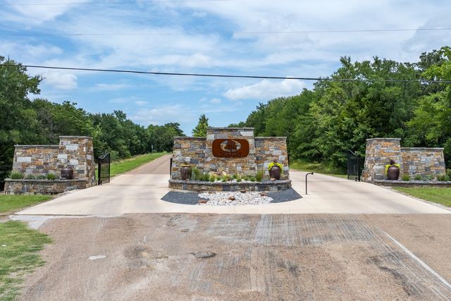 123 Oakmont Drive, Mabank, TX 75147