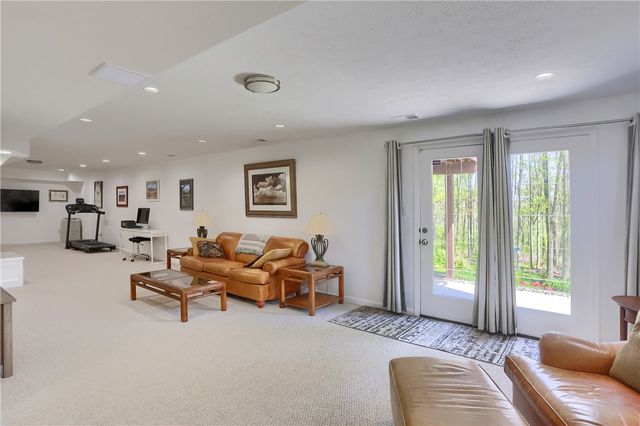 133 Hunter Drive, Cranberry Twp, PA 16066