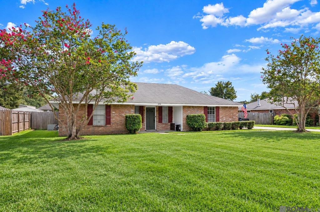 9944 Banway Dr, Central, LA 70739