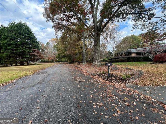 5052 Glaze Drive, Dunwoody, GA 30360