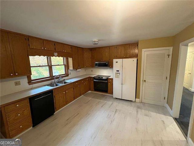 5052 Glaze Drive, Dunwoody, GA 30360