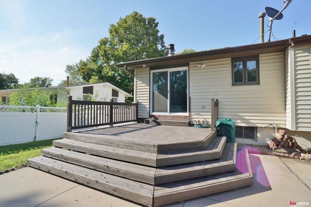 2521 County Down Court, Lincoln, NE 68512