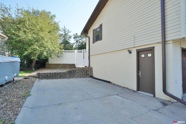 2521 County Down Court, Lincoln, NE 68512