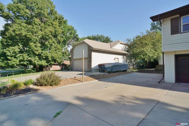 2521 County Down Court, Lincoln, NE 68512