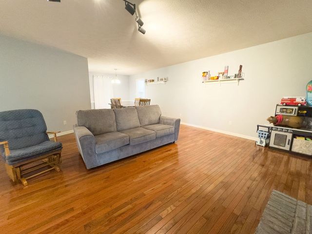 545 Quisenberry Ln, Hopkinsville, KY 42240