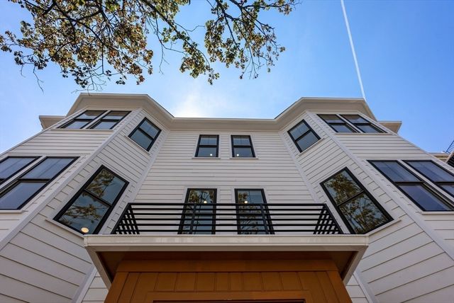 527 E Seventh Street 101, Boston, MA 02127